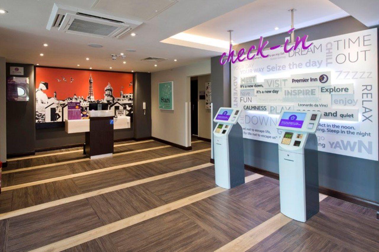 Premier Inn Holyhead Bagian luar foto