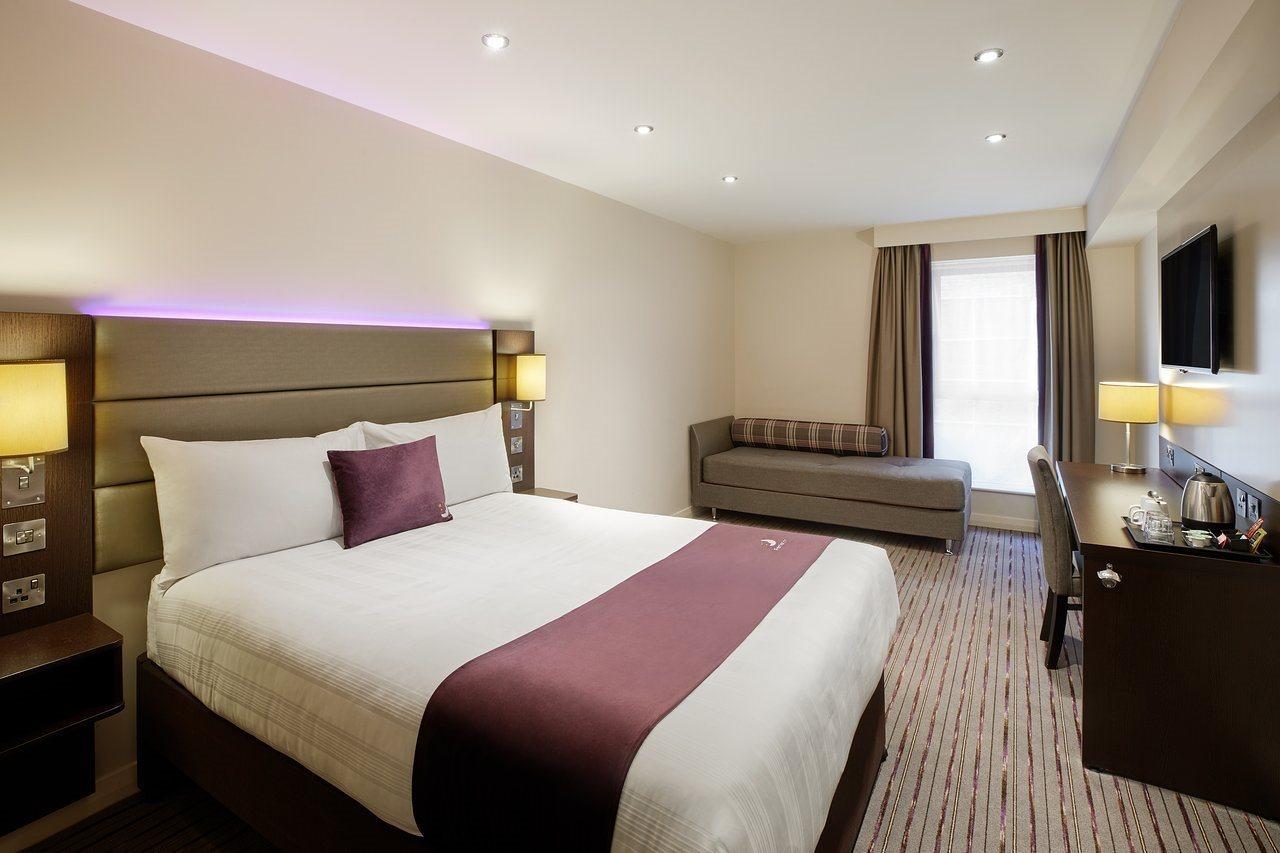 Premier Inn Holyhead Bagian luar foto