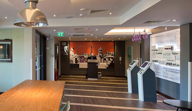 Premier Inn Holyhead Bagian luar foto